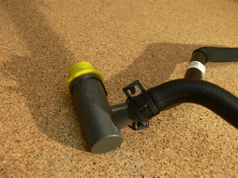 GENUINE LAND ROVER ENGINE OIL COOLER OUTLET RANGE ROVER SPORT 4.2 ...