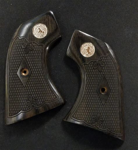 Colt Saa Gen 2 Silverblack Checkered With Silver Medallions