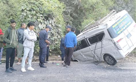 मोटरसाइकललाई ठक्कर दिएर भागेको गाडी नालीमा खस्यो एक जनाको मृत्यु