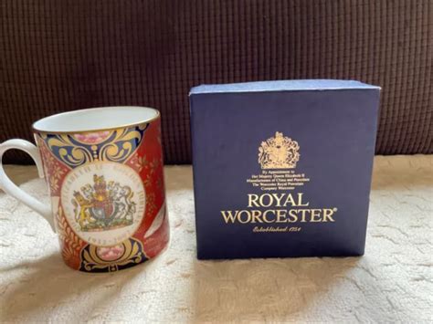 ROYAL WORCESTER QUEEN Elizabeth II Golden Jubilee Mug 1952 2002 4 00