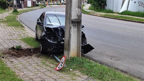 Motorista tem mal súbito em curva perde controle da direção e bate