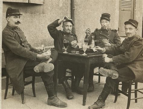 Cpa Photo Soldats Du R Giment D Infanterie Jouant Aux Cartes