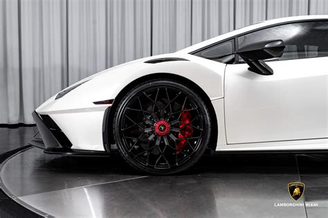 Balloon White Nero Noctis Lamborghini Huracán STO LP640 2