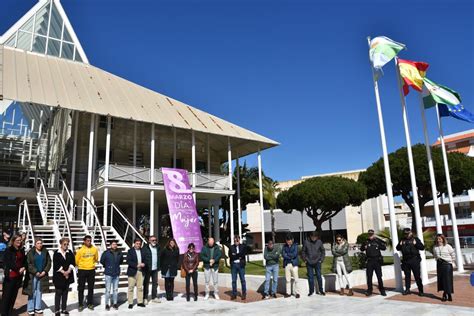 Punta Umbr A Se Concentra Y Guarda Un Minuto De Silencio Por Las