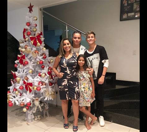 Foto Walkyria Santos Ao Lado Do Filho Lucas Em Foto De Purepeople