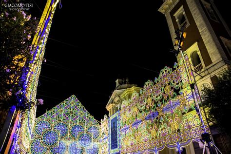 Noleggio Piattaforme Aeree Per Luminarie Natalizie CGTE