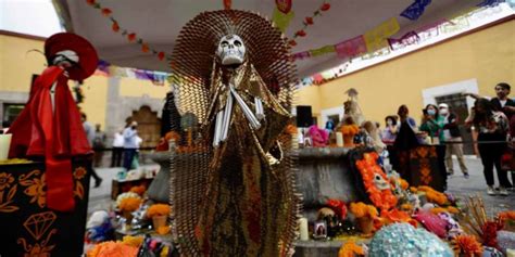 Inauguran monumental ofrenda en Coyoacán está dedicada a artistas