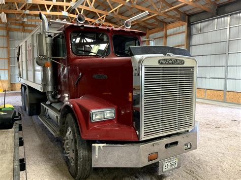 A65090 1987 Freightliner Conventional Grain Truck Kraupies Real