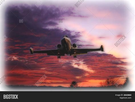 Jet Landing During Image & Photo (Free Trial) | Bigstock