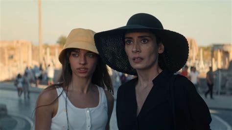 running  review captivating thriller relies  strong