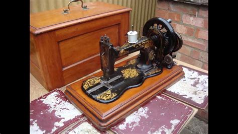 Antique Old Vintage Hand Crank Singer Sewing Machine Model 12K See