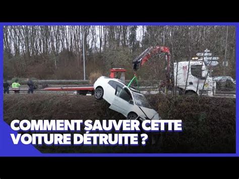 Une Voiture Glisse Sur Du Verglas Il Faut La D Panner En Urgence