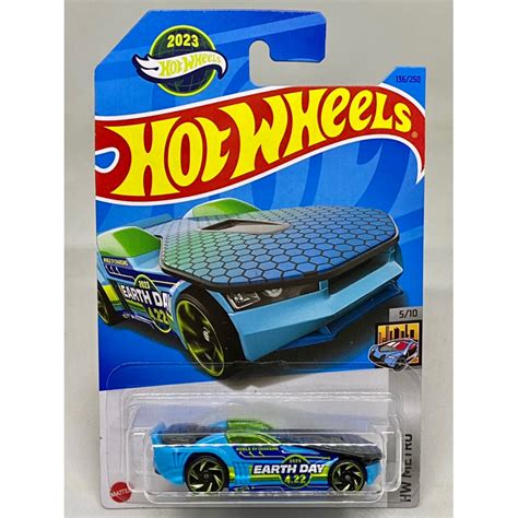Hot Wheels SOLAR REFLEX Blue Green Earth Day Mobile EV Charging