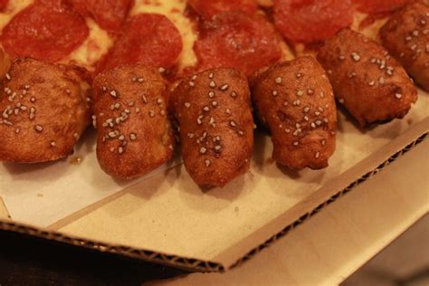 Pizza Hut hot dog stuffed crust pizza review - Business Insider