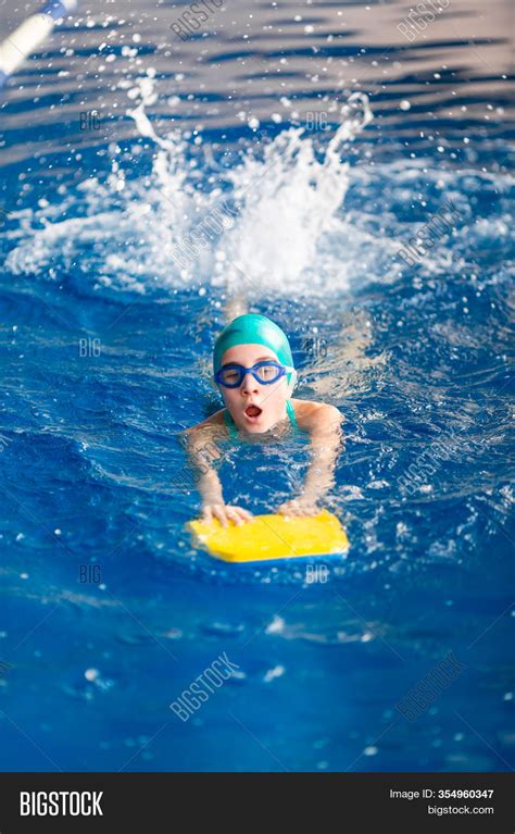 Very Young Little Girls Swimming – Telegraph