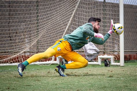 Goleiro Marcos Felipe Se Apresenta Ao Bahia E Inicia Os Exames M Dicos