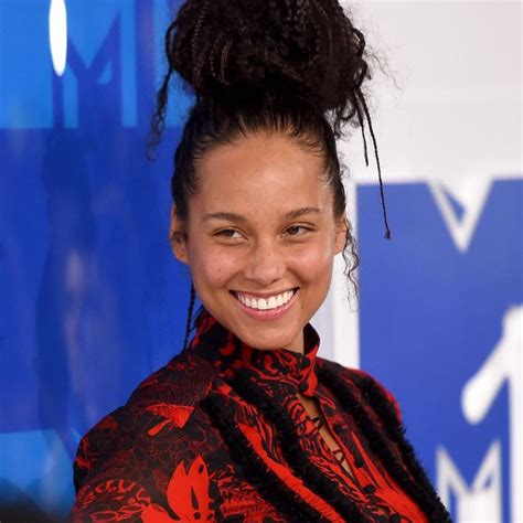 Que Penser Du Tapis Rouge DAlicia Keys Sans Maquillage Elle