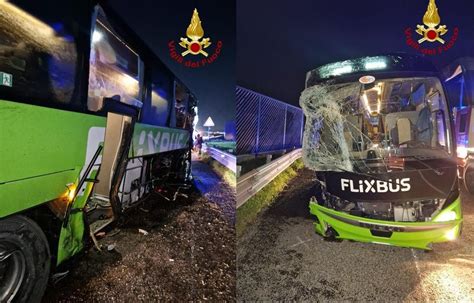 Incidente Stradale Tra Modena Sud E Valsamoggia Pullman Contro Il