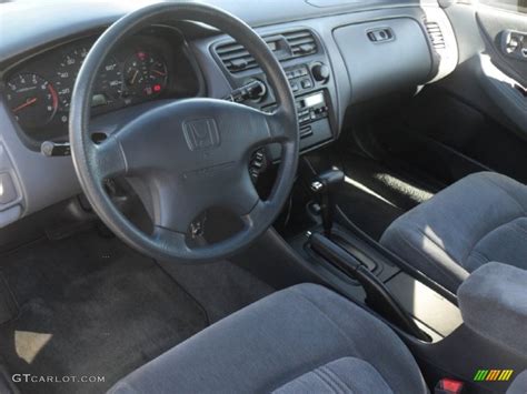 Charcoal Interior 2000 Honda Accord LX Sedan Photo #60296836 | GTCarLot.com