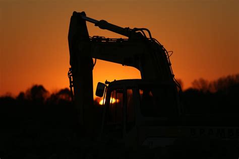 Silhouette of Truck during Sunset · Free Stock Photo