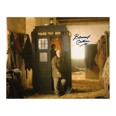 Signed Autograph CRIBBINS Bernard - All-Autographes.com