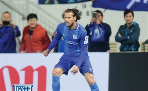 Diego Forlán Convirtió Dos Goles Para La Goleada Del Kitchee Fc