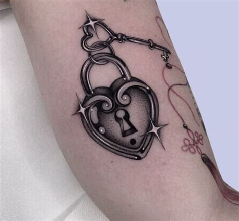 Padlock tattoo: who likes these tattoos, designs and styles - VeAn Tattoo