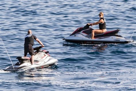 Rosie Huntington Whiteley Bikini The Fappening Leaked Photos