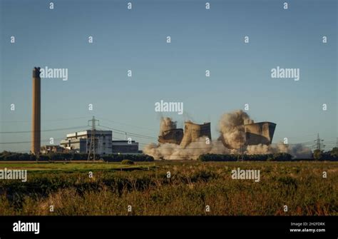 Demolition Of The Last Four Eggborough Power Station S Cooling Towers