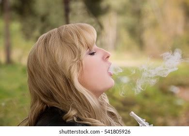 Sexy Blonde Big Breasts Smokes Hookah Foto Stok Shutterstock
