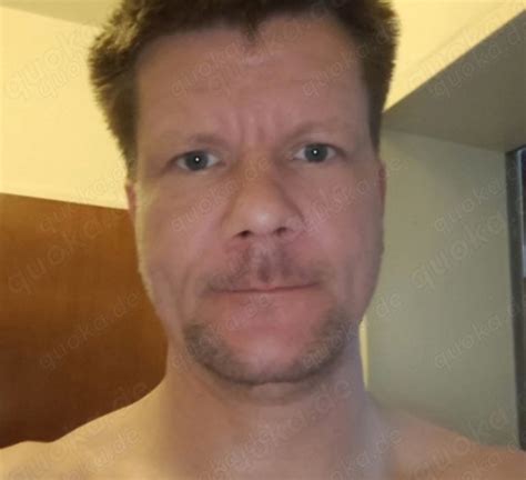 Welche zierliche Frau ab 19j bis 35j sucht Sex für eine Nacht in deinen Bettchen zart bis fest