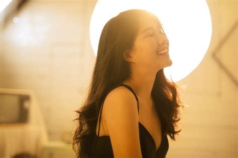 Hot girl Reuters Kiều Trinh thay đổi phong cách quyến rũ hút hồn Báo Dân trí