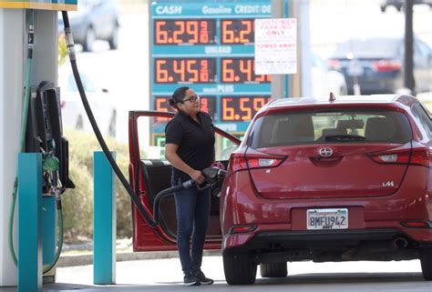 California Gas At 6 A Gallon Rest Of Us Braces For Another Price