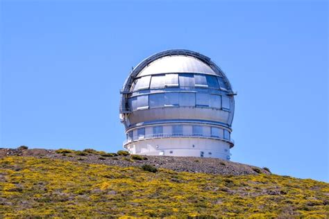 Foto imagen de un telescopio del observatorio astronómico científico