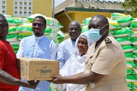 Touba Solidarit Ramadan Le Ministre Moussa Sanogo Fait Don De