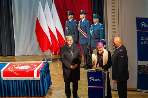 Uroczysto Nadania Sztandaru Zak Adowi Karnemu W Cieszynie S U Ba