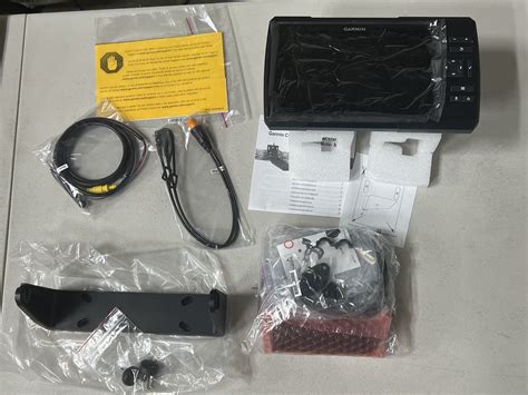 Garmin Striker Vivid 9sv Bundle with Transducer and Protective Cover, 9 ...