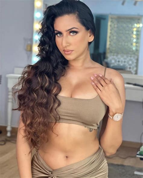 Amanda Silva Hot Indian Model Biography Height Net Worth Boyfriend Instagram More