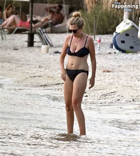 Carrie Johnson Sexy On Beach Bikini Photos Fappenism