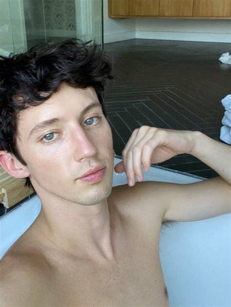 Vou De Grade On Twitter O Cantor Troye Sivan Divulgou A Capa Do Seu