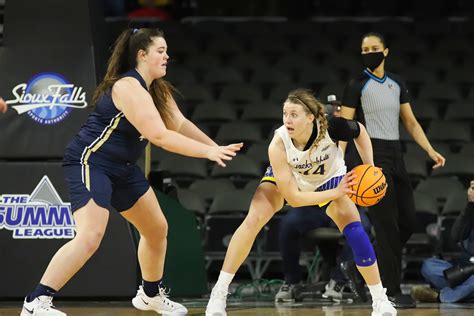 South Dakota State's Myah Selland named winner of national Wooden Cup ... 
