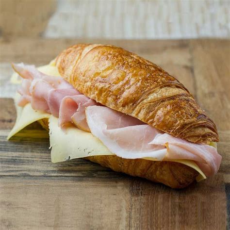 Croissant Met Ham En Kaas Belegde Broodjes Bestellen T Bakkertje