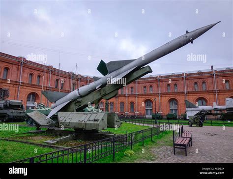 San Petersburgo Rusia 14 oct 2016 un cohete en el Museo histórico