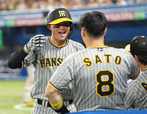 虎のアイブラック兄弟、初共演弾！佐藤輝2戦連発に続き、6回に森下が2試合ぶり9号ソロ 目下指して笑顔― スポニチ Sponichi Annex 野球