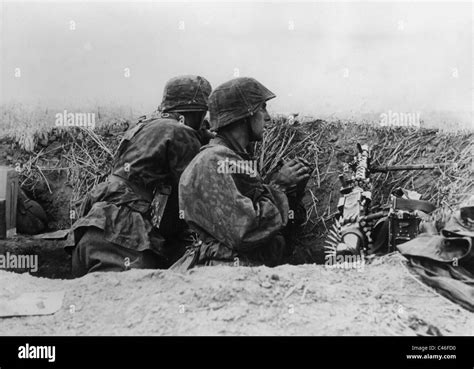 Second World War: German Waffen-SS in action Stock Photo - Alamy