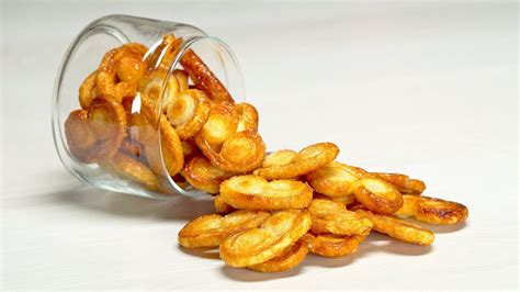 ПЕЧЕНЬЕ "УШКИ" - нежное, слоеное, хрустящее! Рецепт от Всегда Вкусно ...