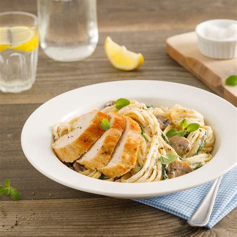 Linguines Alfredo au poulet champignons et épinards 5 ingredients 15