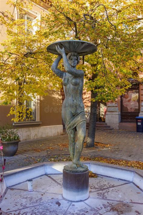 Naked Statue Woman Fountain Stock Photos Free Royalty Free Stock Photos From Dreamstime