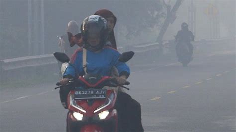 Kabut Asap Kebakaran Hutan Sebabkan Minimnya Jarak Pandang Foto Tempo Co