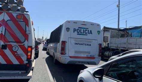 Corte En La Autopista Buenos Aires La Plata Por El Crimen De Un